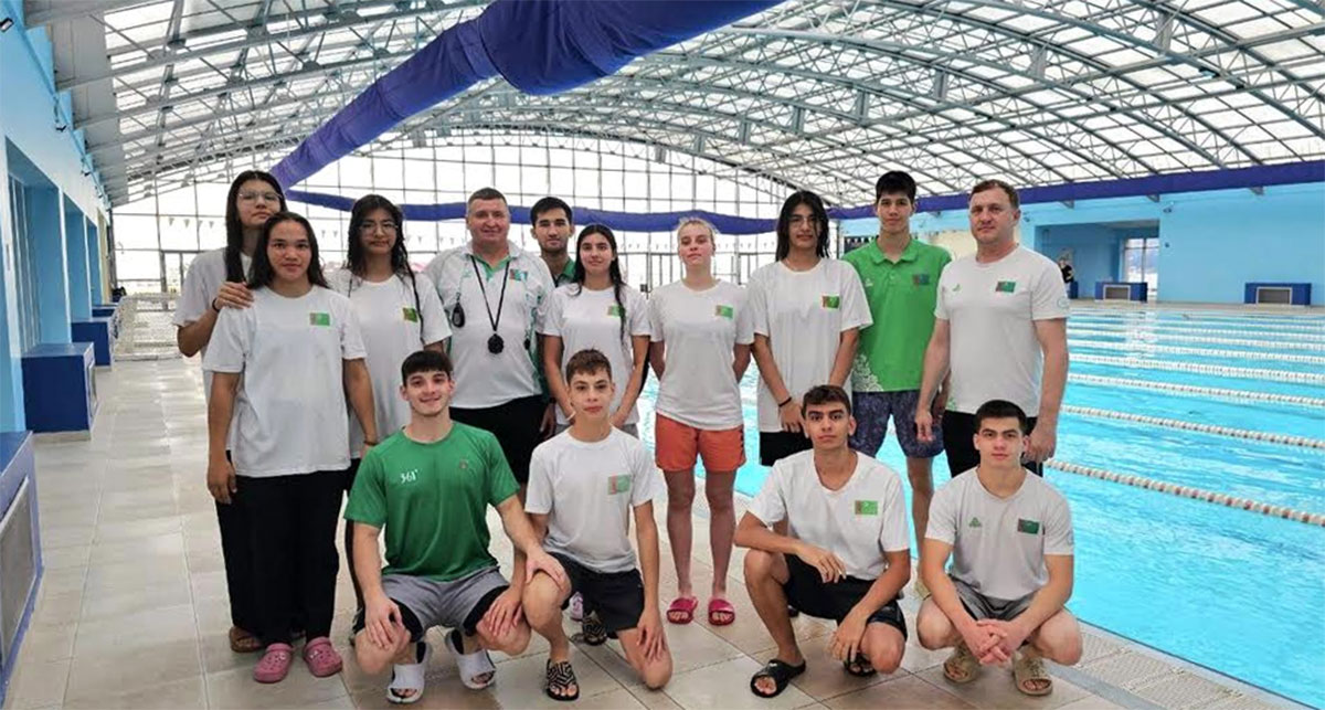Turkmen swimmers hold training camp in Batumi