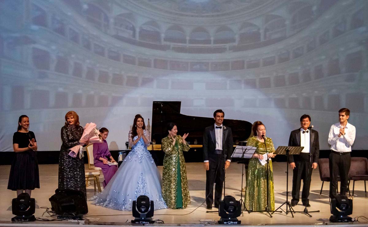 Turkmenistan Cinema and Concert Hall gathered operetta admirers