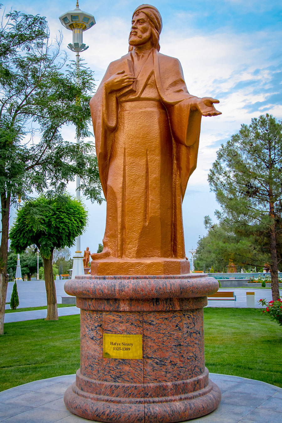 Monuments of outstanding personalities in the cultural and park complex "Magtymguly Pyragy": Hafiz Shirazi