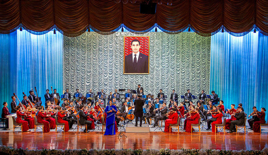 Italian tenor Matteo Lippi visiting Ashgabadians