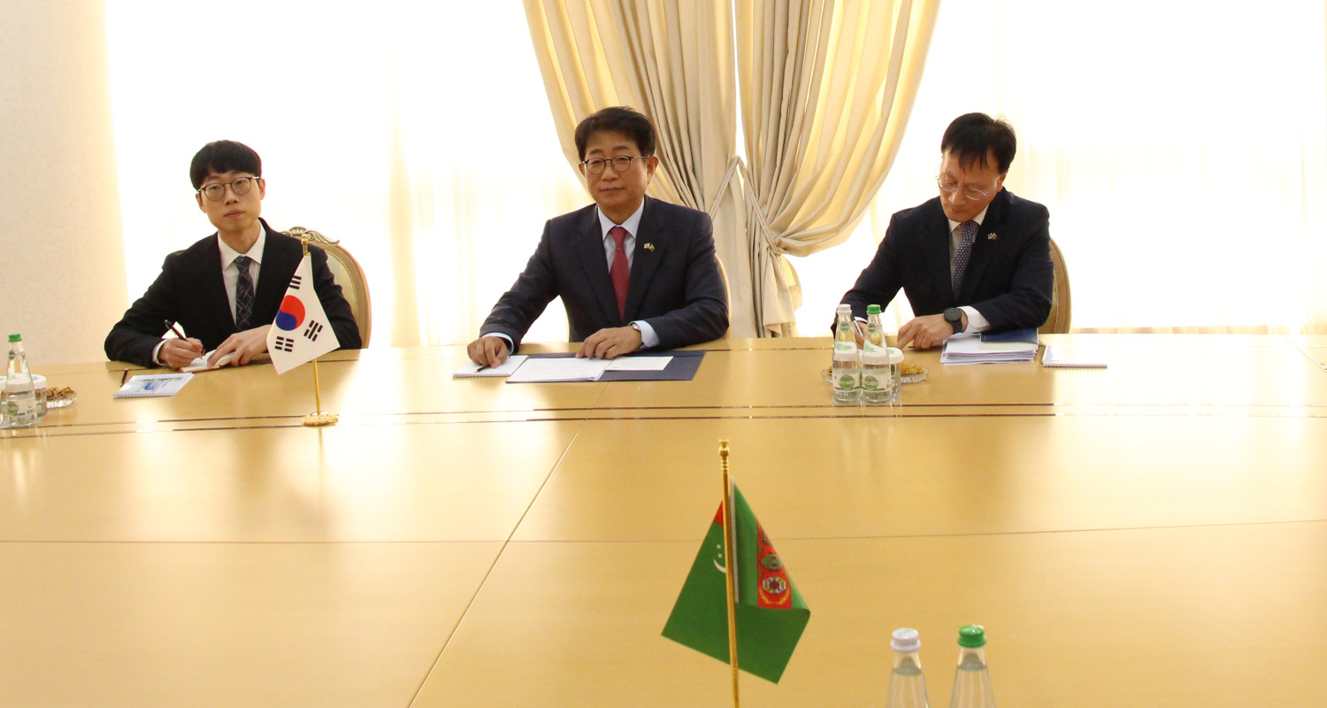 Meeting with the Minister of Land, Infrastructure and Transport of the Republic of Korea held in the MFA of Turkmenistan