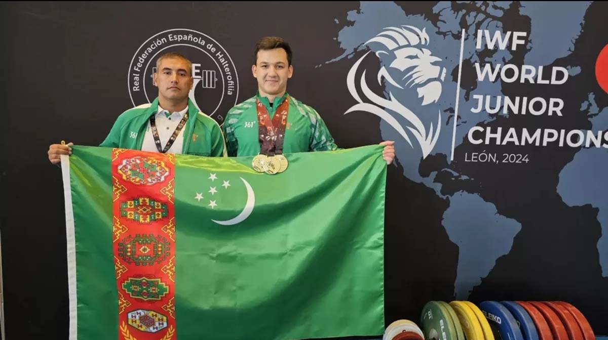 Turkmen weightlifter becomes world champion with junior world record in clean and jerk