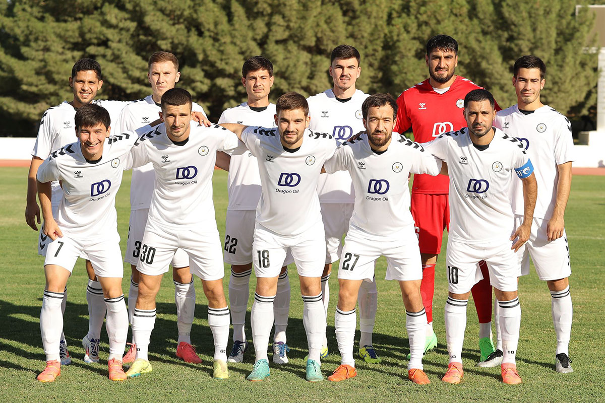 «Ahal» futbol topary «Köpetdag» toparyny ýeňdi we futbol boýunça Türkmenistanyň çempionatynda ikinji orna çykdy