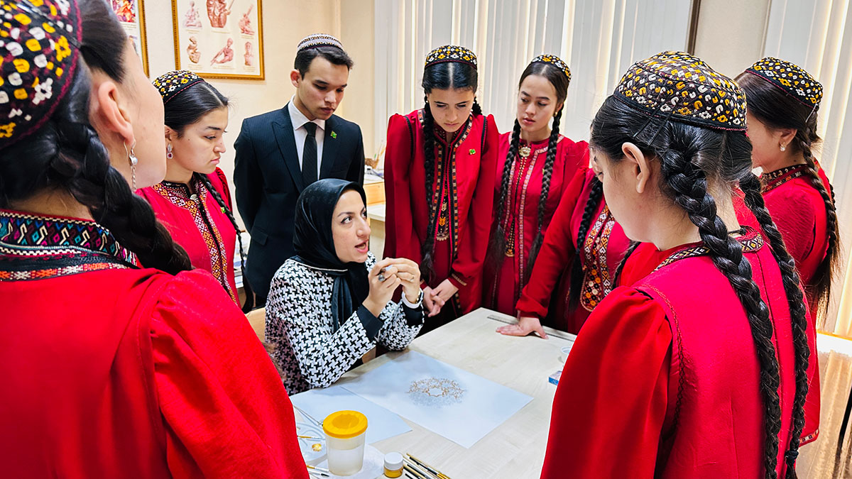 Master classes on Persian painting held in Ashgabat