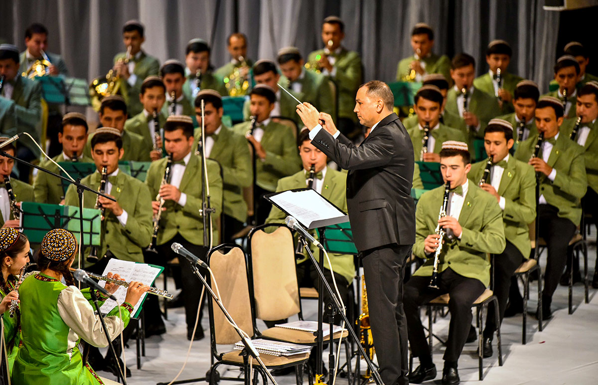 «Parahatçylyk owazy» atly Türkmenistanyň birleşen orkestriniň ilkinji konserti boldy