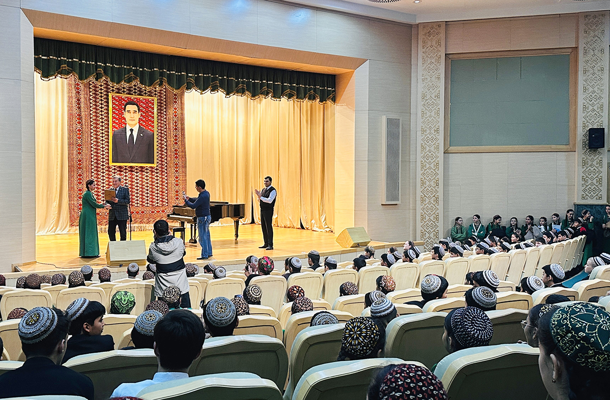 Diplomas were awarded to laureates of the music contest  “Sounds of Dutar”