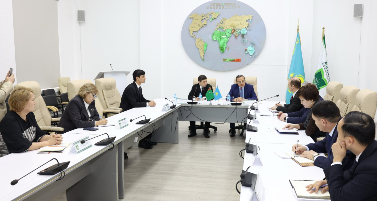 Türkmenistanyň Bitaraplygynyň 30 ýyllygy Gazak milli oba hojalyk gözlegleri uniwersitetinde bellendi