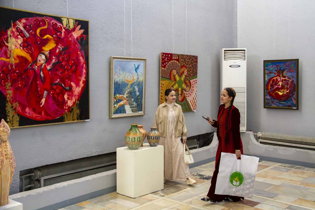 Zenan suratkeşleriň işleriniň sergisi açyldy