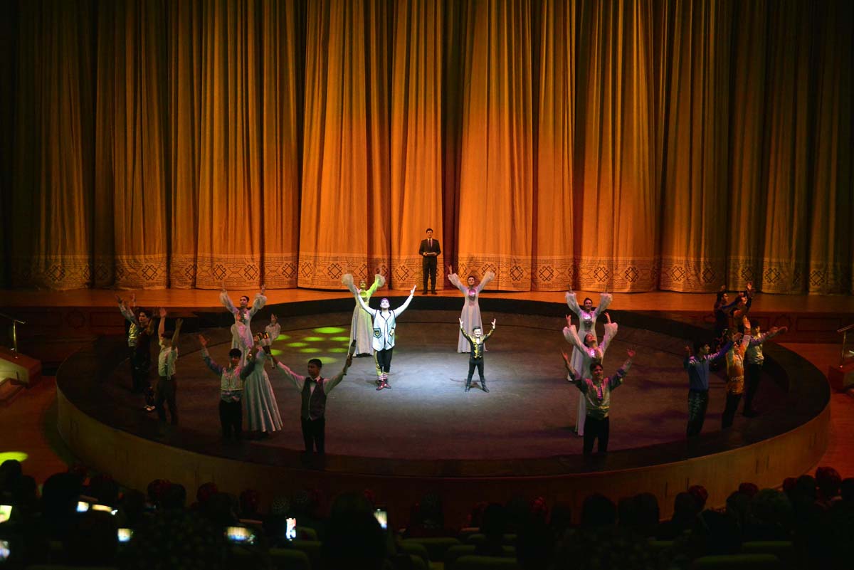 «Galkynyşyň» ganatly bedewleri we döwlet sirki Lebap topragynda