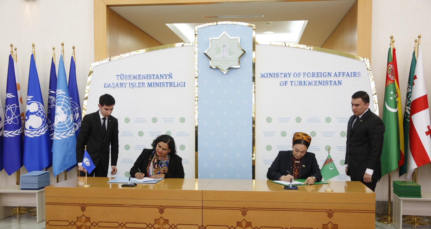 Türkmenistanyň DIM-de ÝUNISEF-iň Türkmenistandaky wekilhanasy bilen resminamalaryň toplumyna gol çekildi
