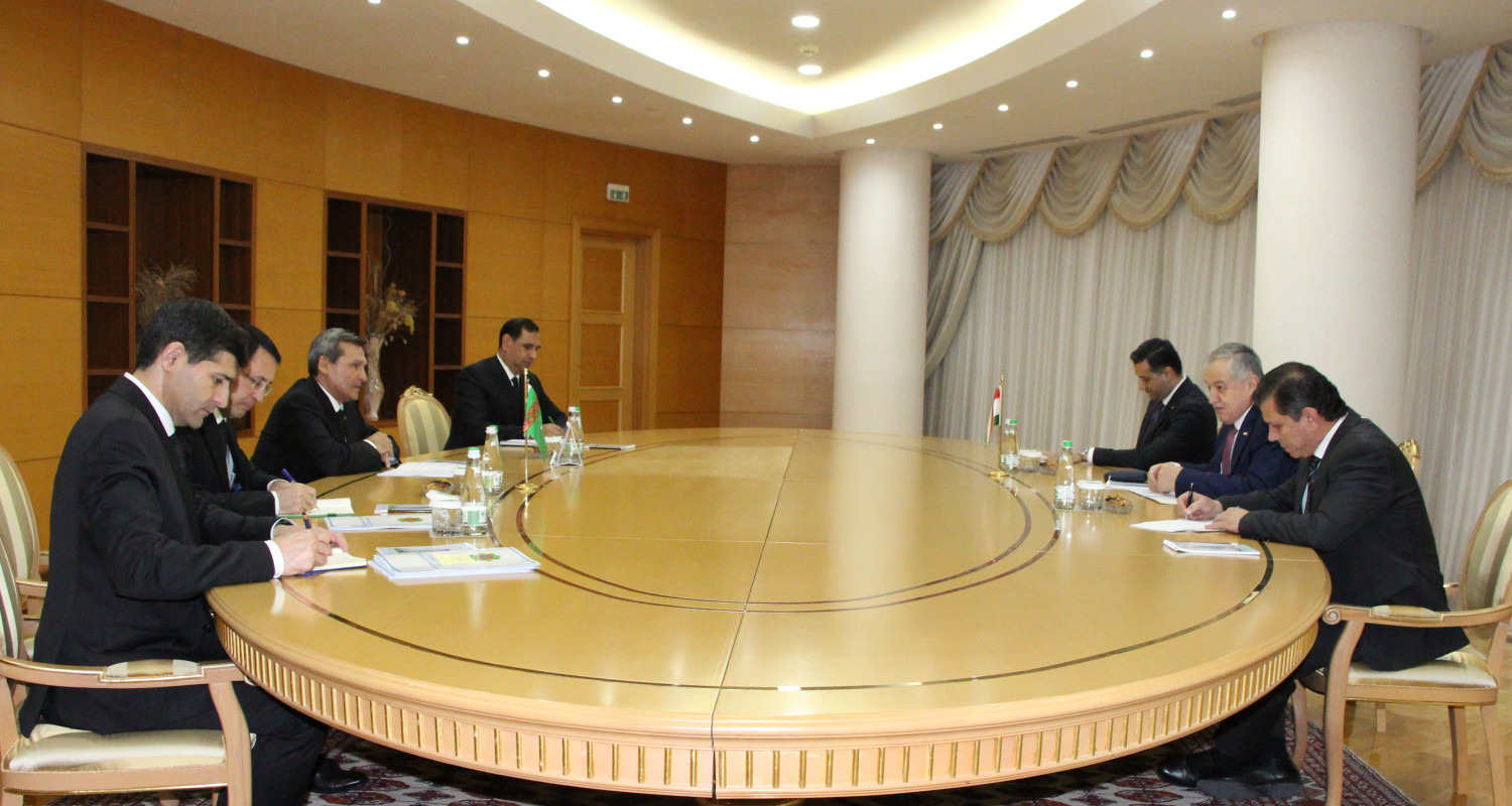 В Ашхабаде рассмотрены приоритетные направления туркмено-таджикского сотрудничества