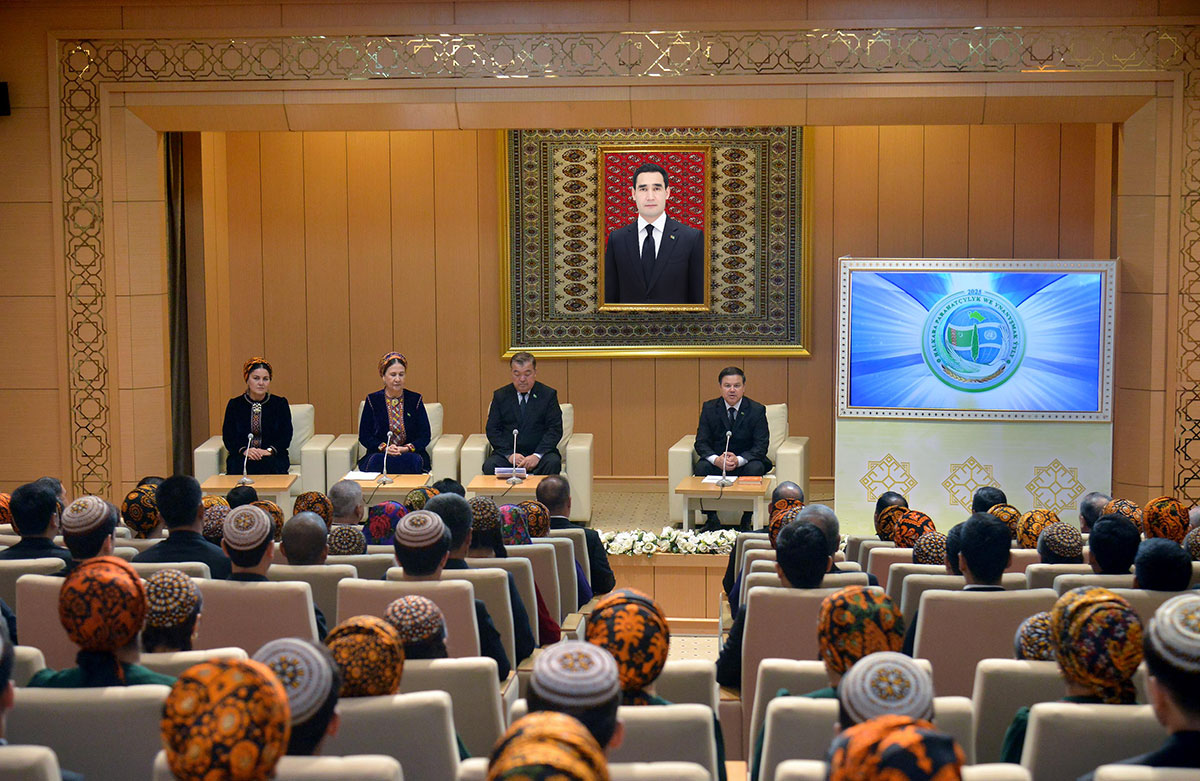 Ýylyň şygaryna bagyşlanan döredijilik duşuşyklary