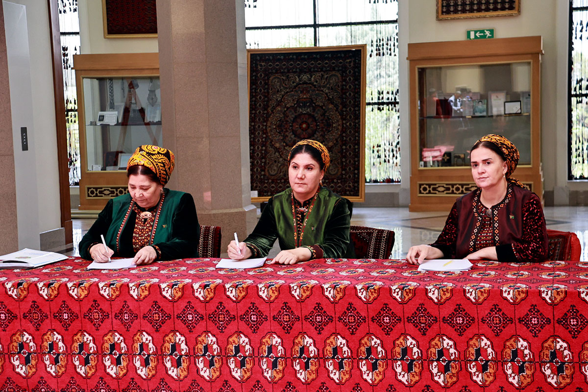 Çeper elli halyçylar “Syrlar siňen nepislik” bäsleşiginde baýrak aldylar