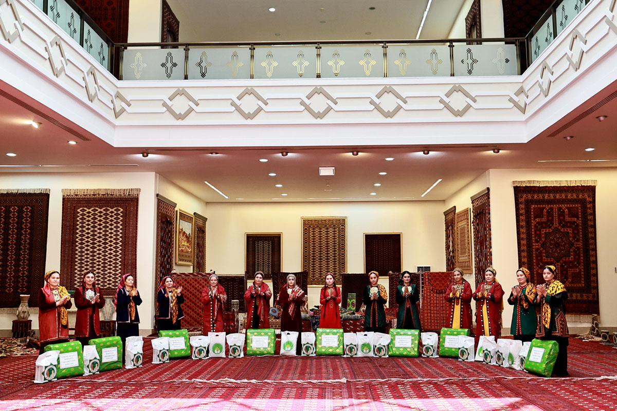 Çeper elli halyçylar “Syrlar siňen nepislik” bäsleşiginde baýrak aldylar