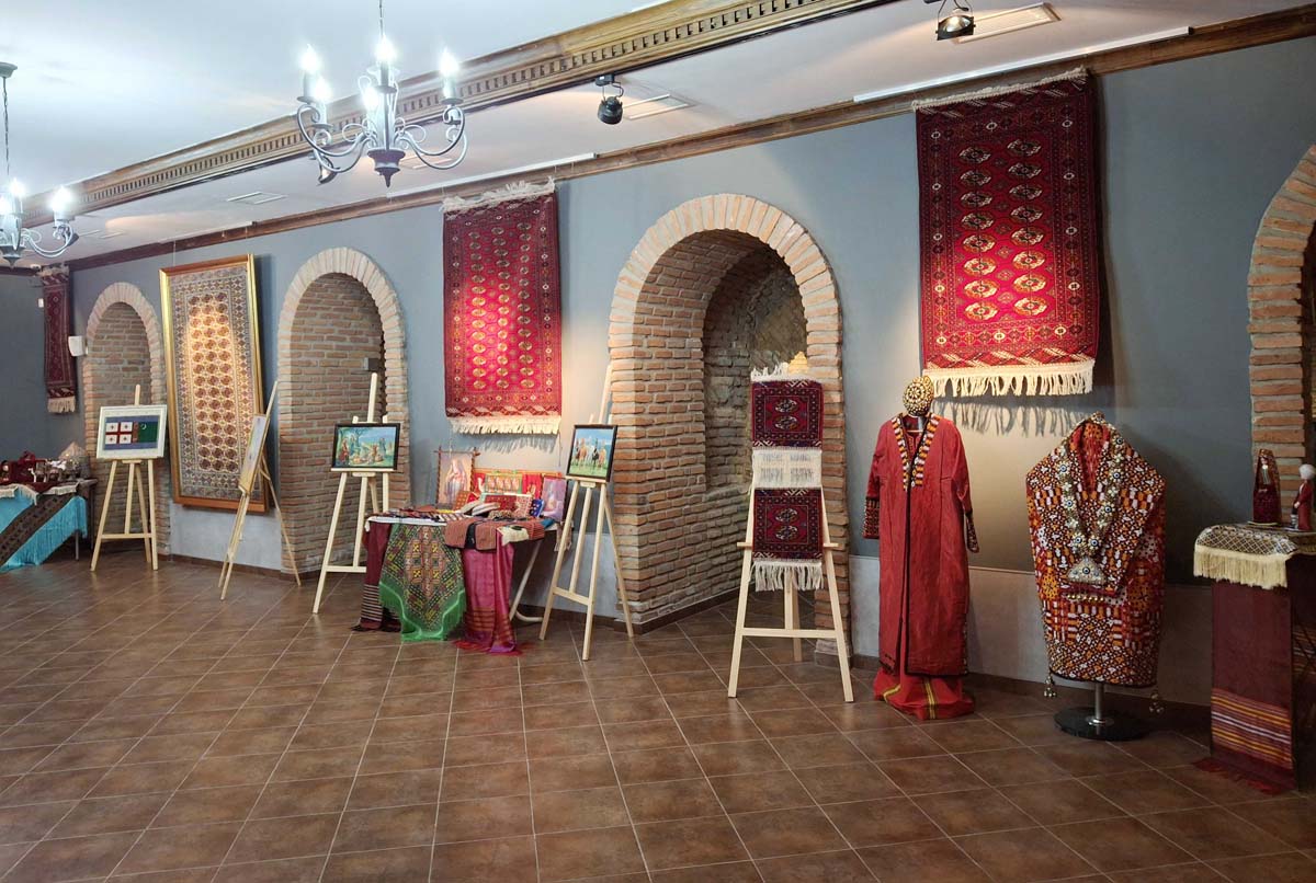 Tbiliside türkmen halysynyň baýramy bellenildi