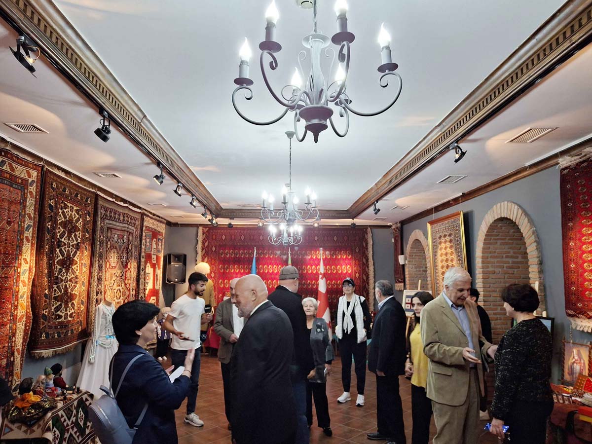 Tbiliside türkmen halysynyň baýramy bellenildi