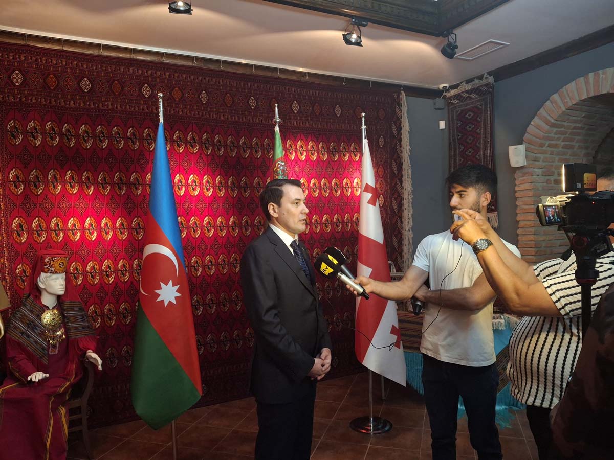 Tbiliside türkmen halysynyň baýramy bellenildi