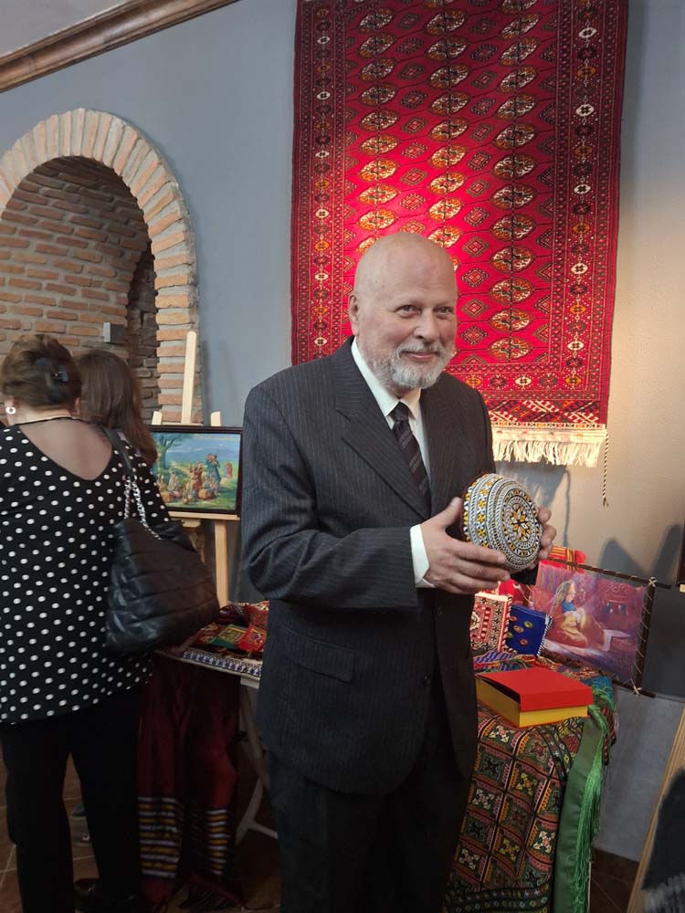 Tbiliside türkmen halysynyň baýramy bellenildi