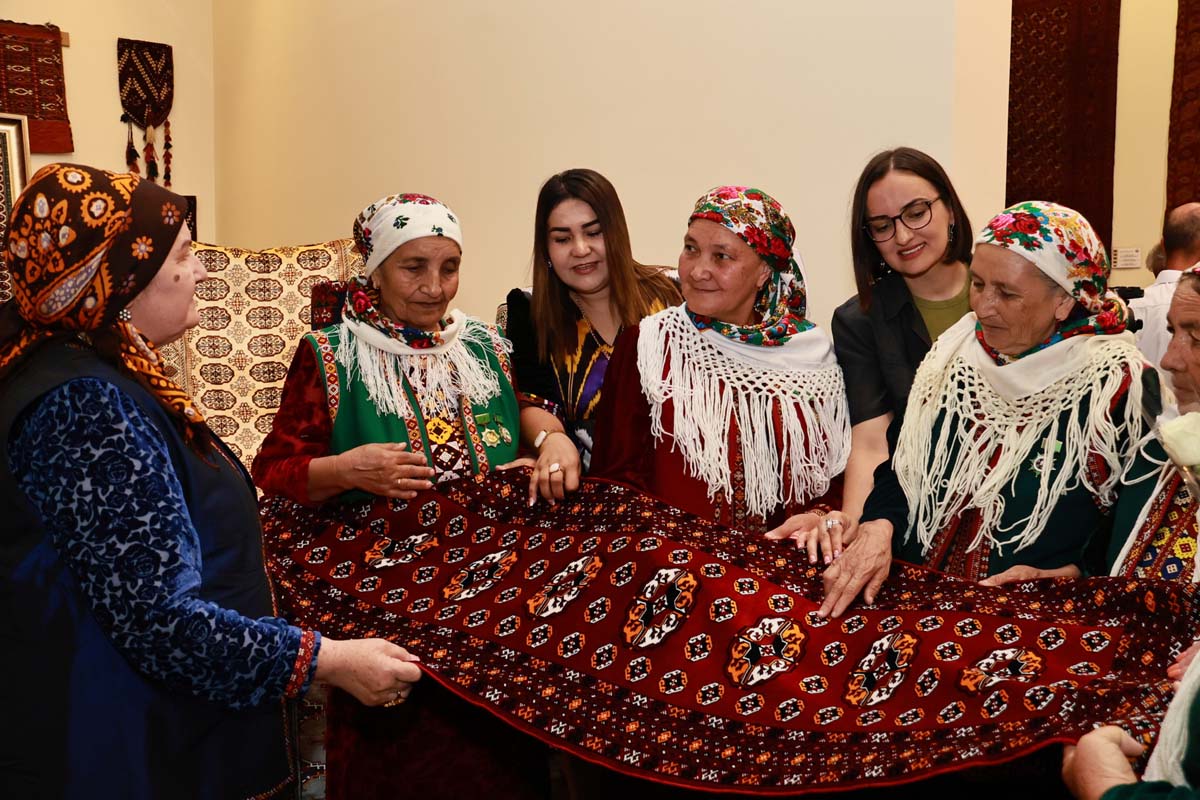 Diýarymyzda Türkmen halysynyň baýramy bellenildi