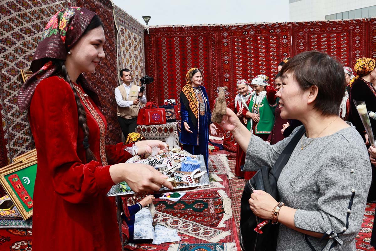 Diýarymyzda Türkmen halysynyň baýramy bellenildi