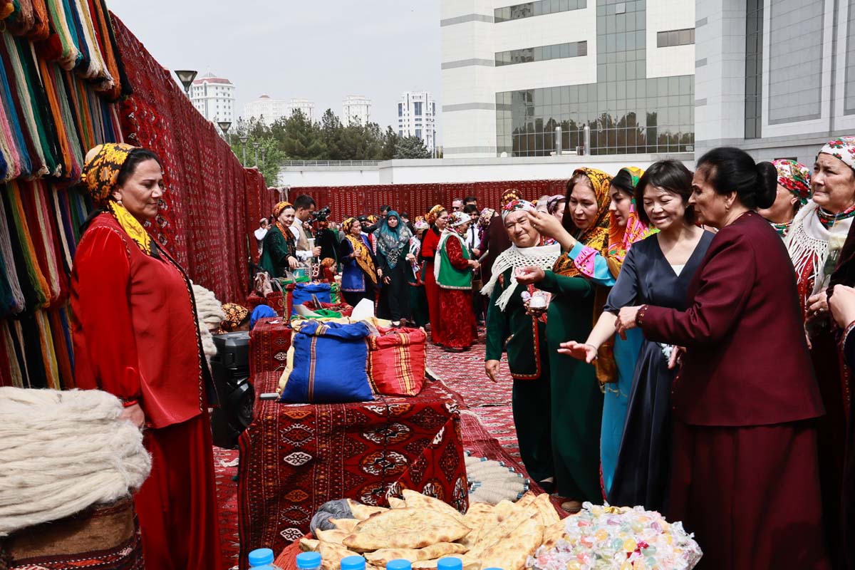 Diýarymyzda Türkmen halysynyň baýramy bellenildi