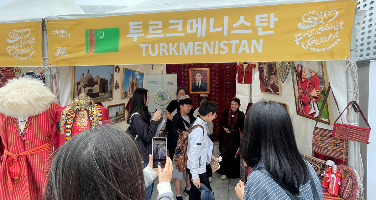The Embassy of Turkmenistan in the Republic of Korea took part in the exhibition within the framework of the Seoul Friendship Festival
