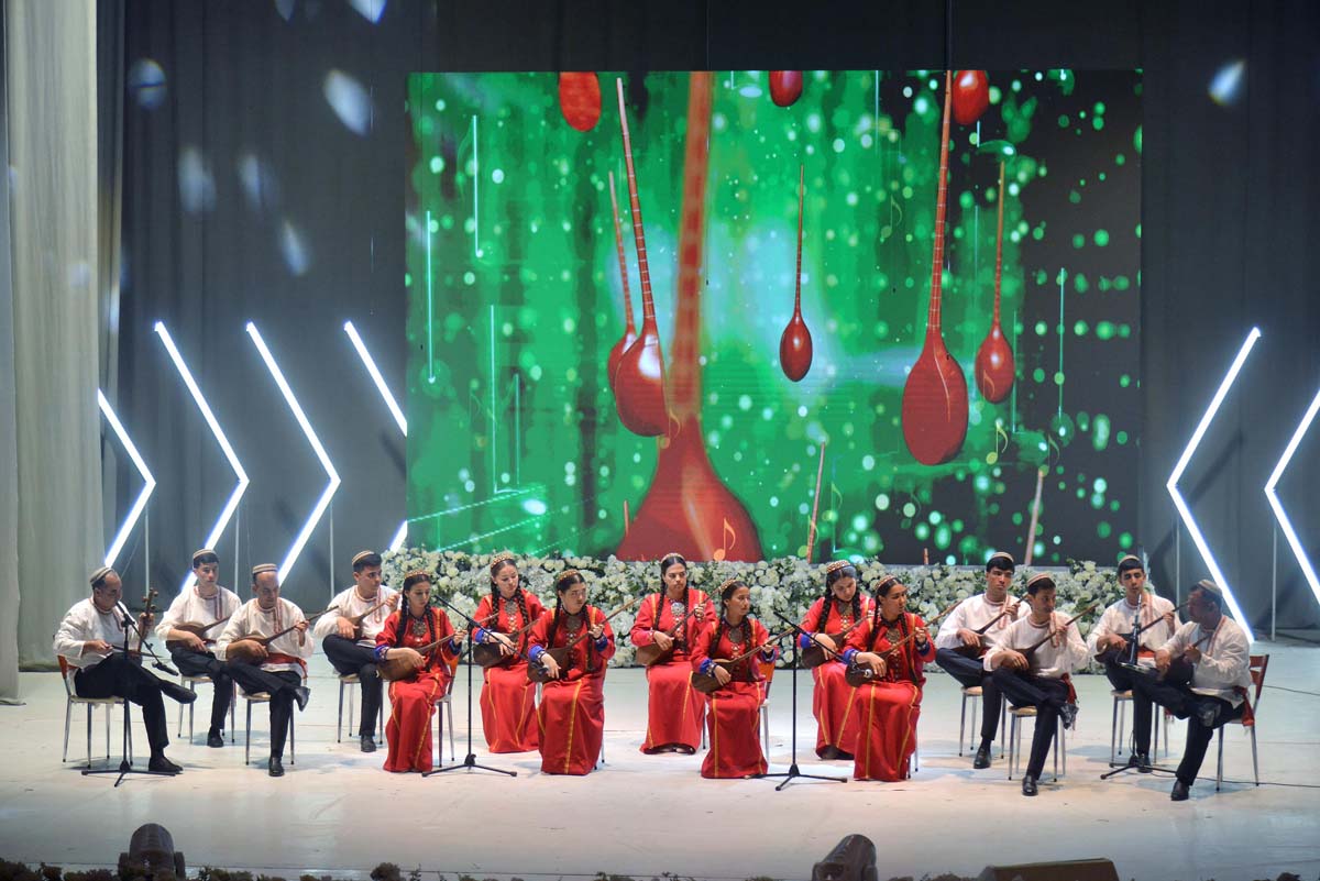 Owazasy owazlarda, dowamaty ýyllarda