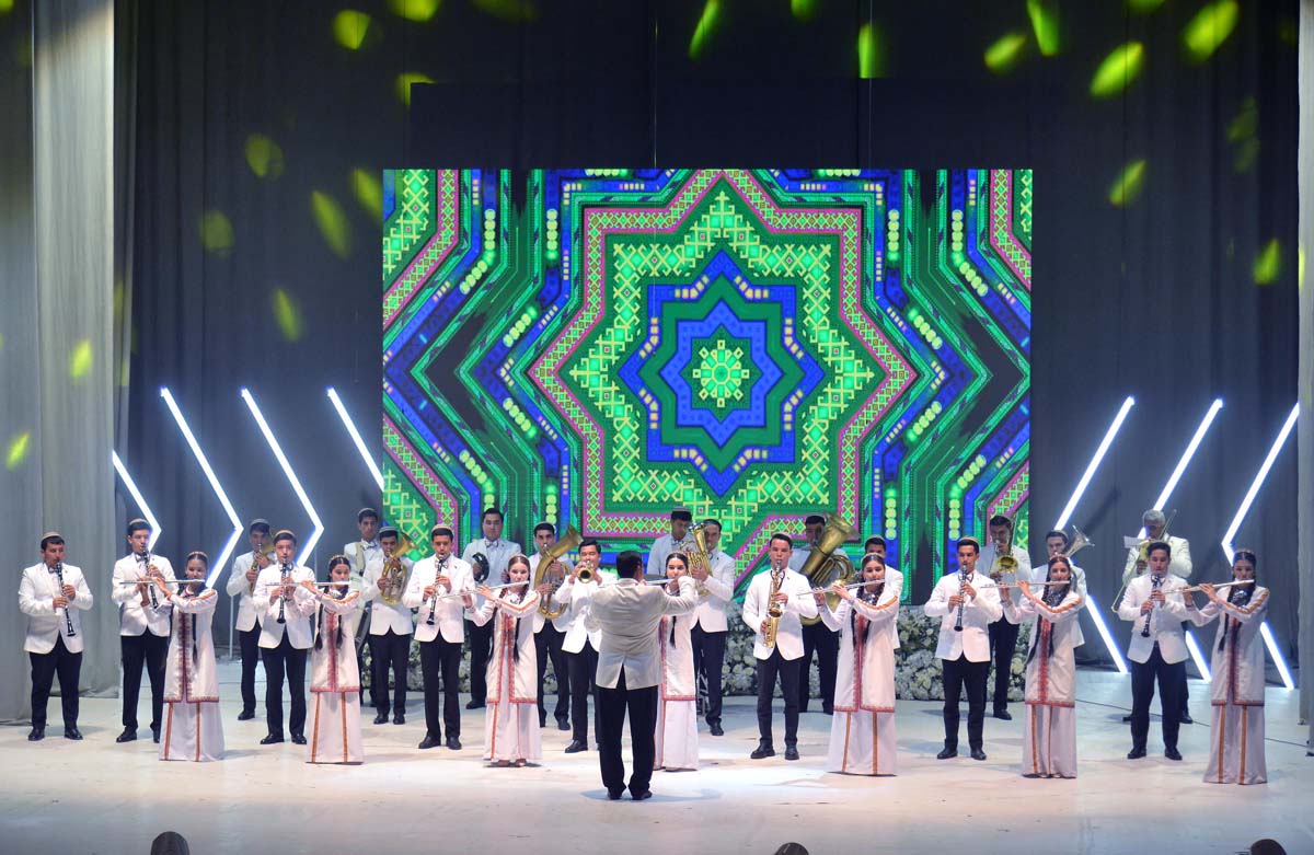 Owazasy owazlarda, dowamaty ýyllarda