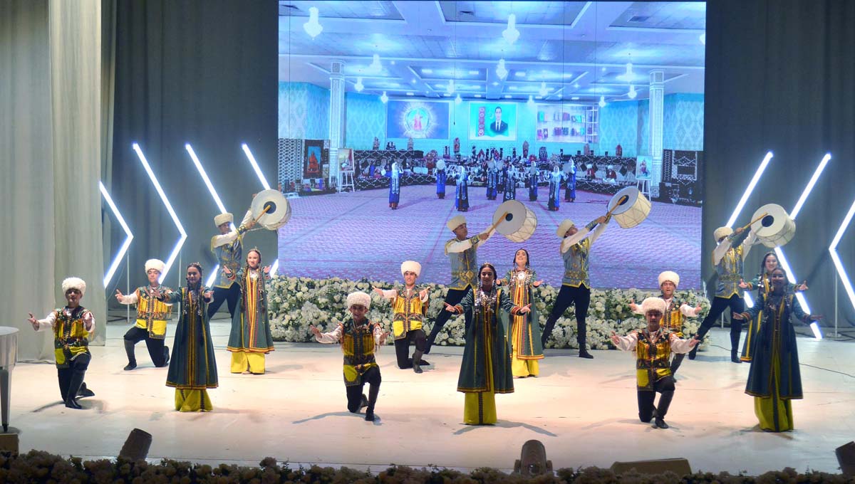 Owazasy owazlarda, dowamaty ýyllarda