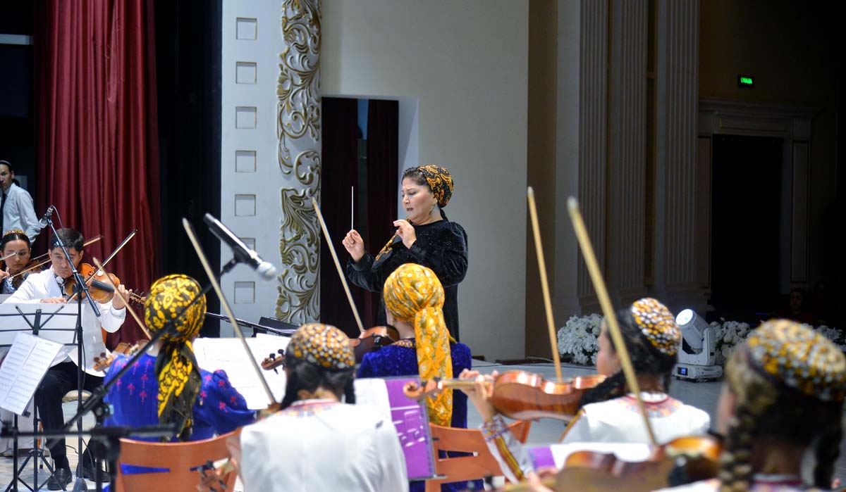 Owazasy owazlarda, dowamaty ýyllarda