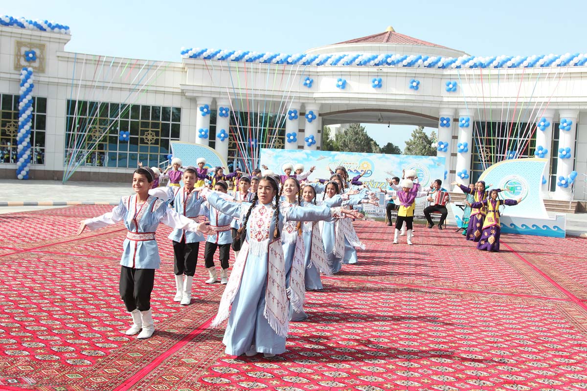 Döredijilik festiwaly medeniýetleri ýakynlaşdyrýar