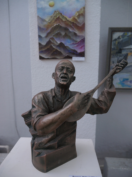 Medeniýet we sungat işgärleriniň hem-de Magtymguly Pyragynyň şygryýet güni mynasybetli suratkeşleriň we ýazyjylaryň sergisi