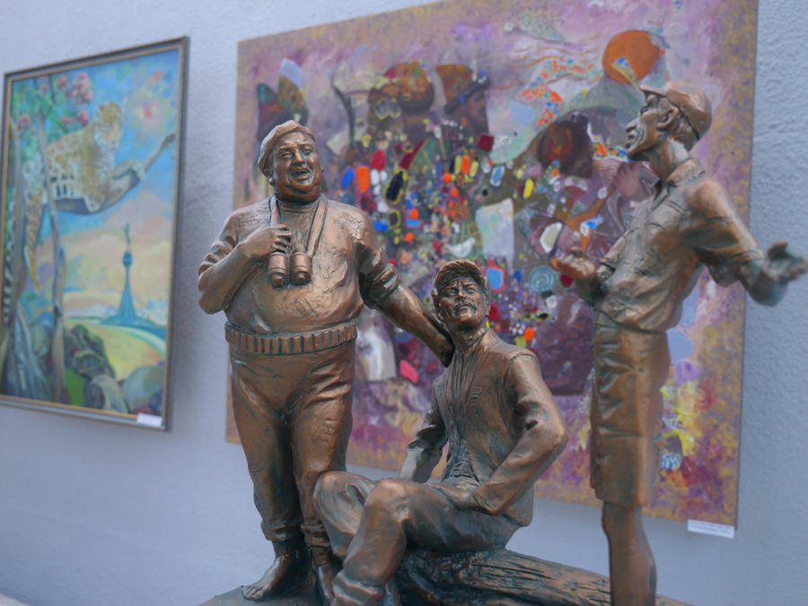 Medeniýet we sungat işgärleriniň hem-de Magtymguly Pyragynyň şygryýet güni mynasybetli suratkeşleriň we ýazyjylaryň sergisi