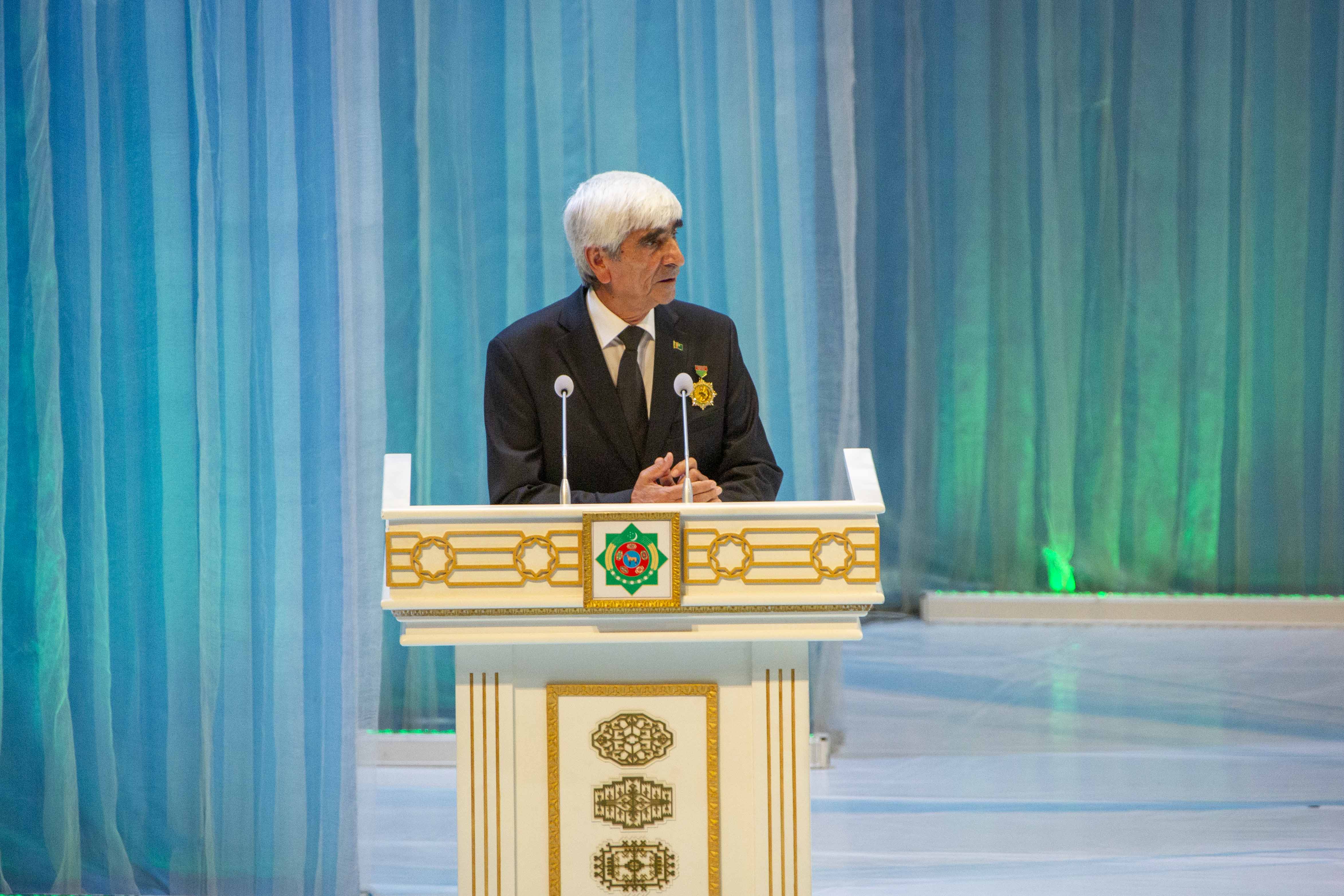 Şahyrana söz ussadyna sarpa