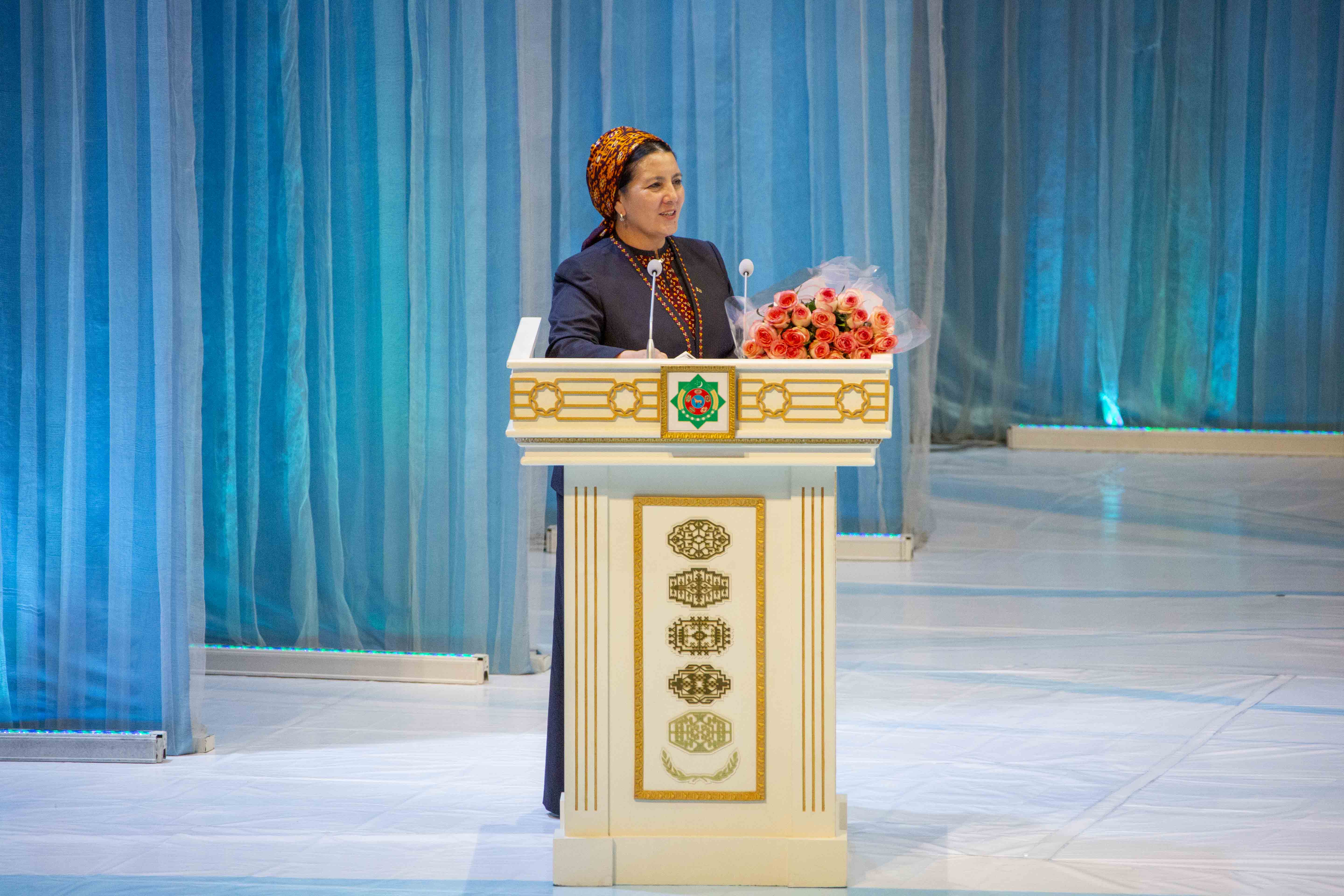 Şahyrana söz ussadyna sarpa