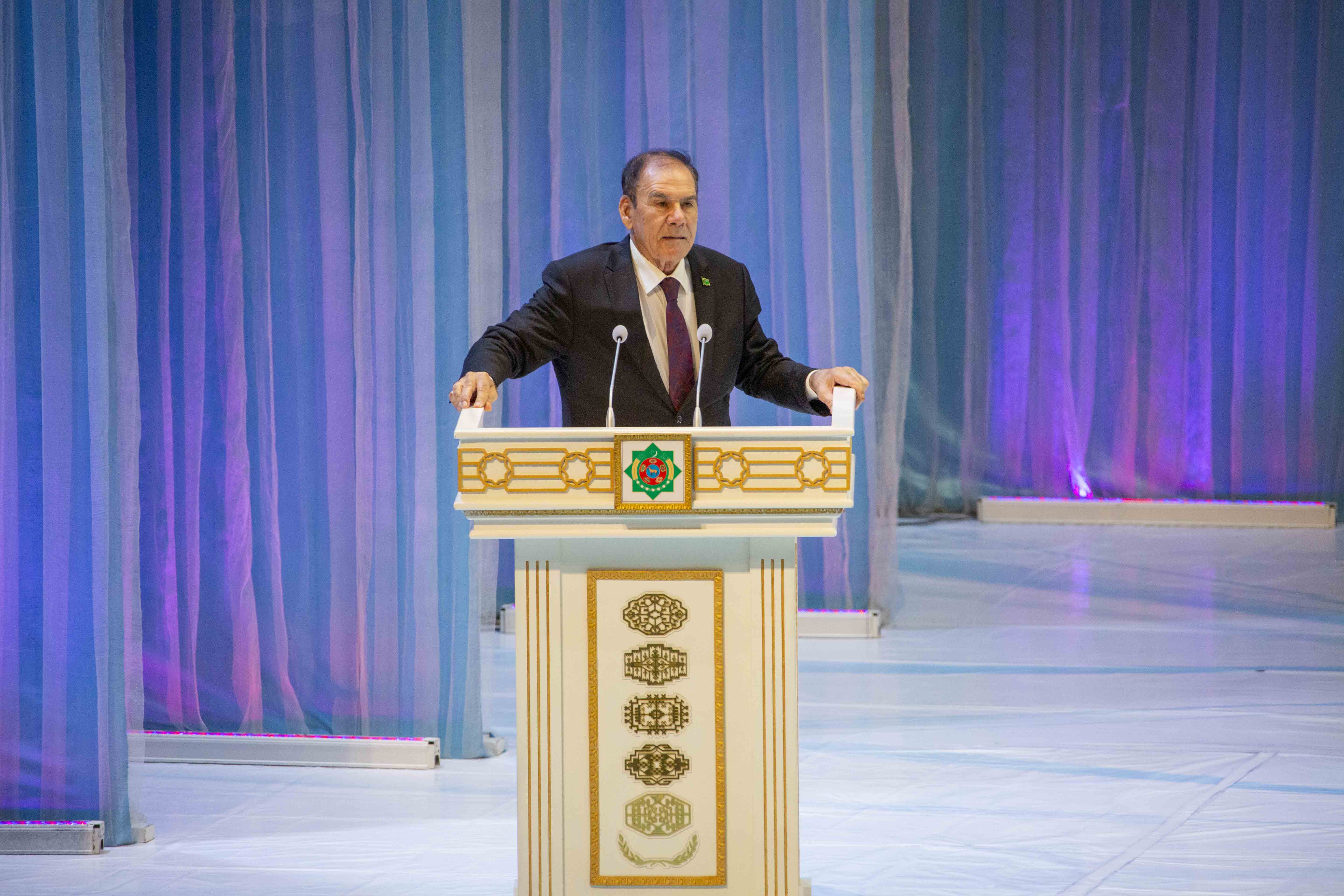 Şahyrana söz ussadyna sarpa