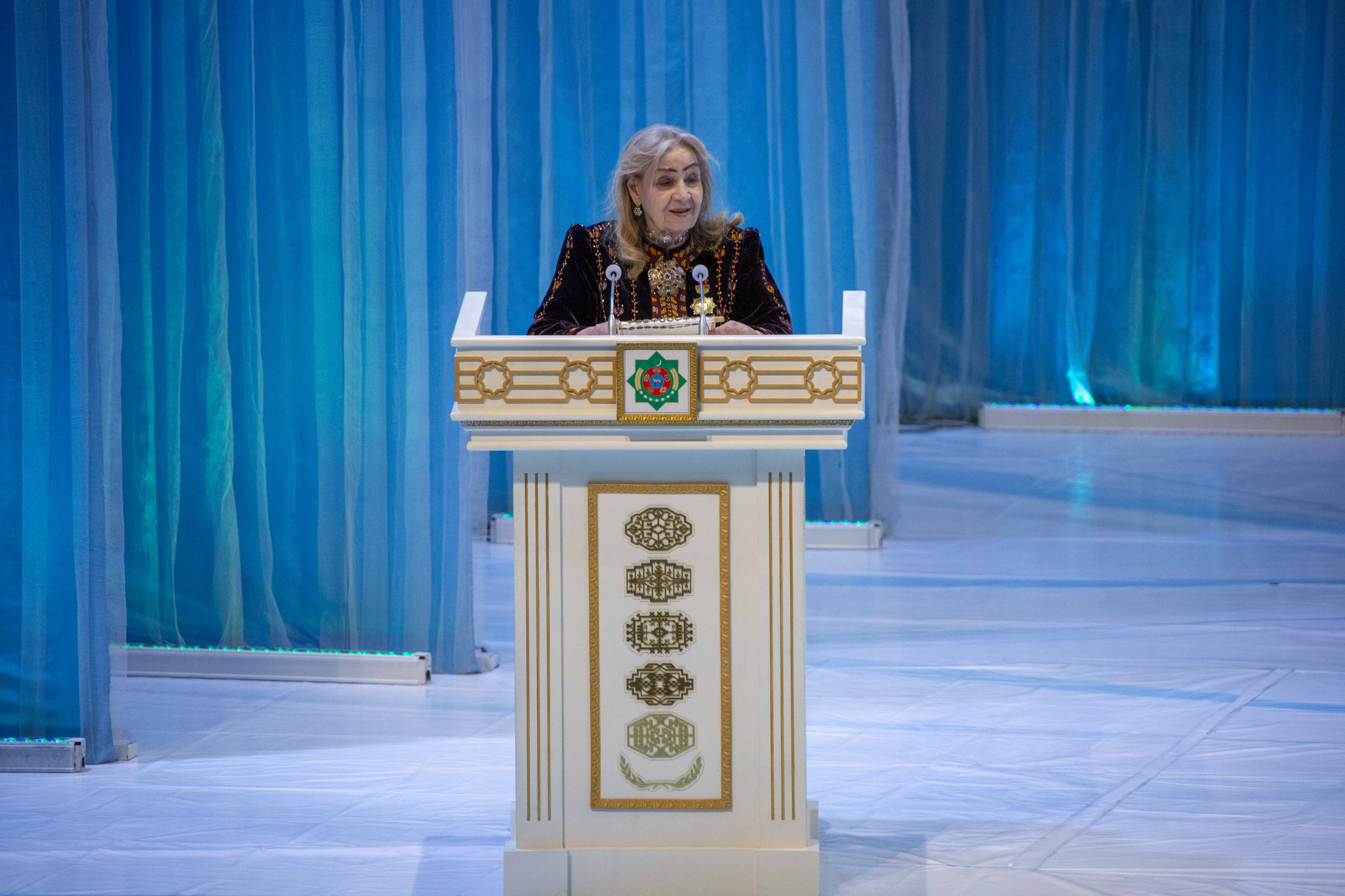 Şahyrana söz ussadyna sarpa