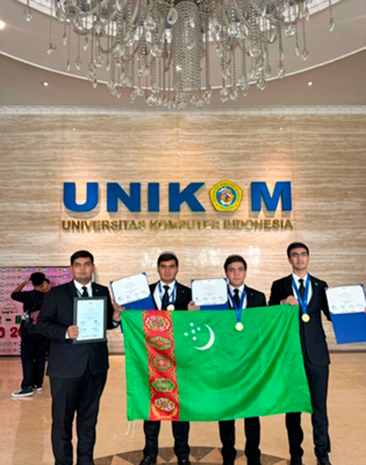 Студенты из Туркменистана заняли I место на международном конкурсе в Индонезии