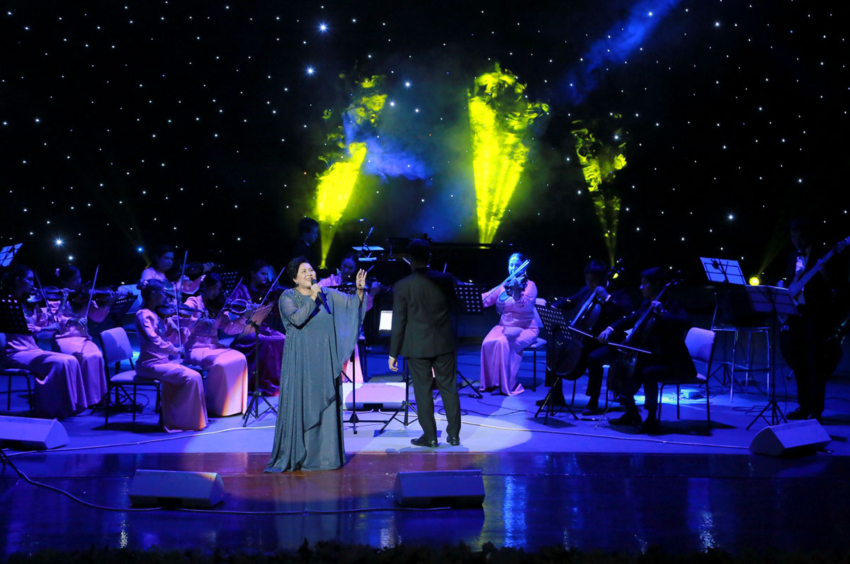 Tahyr Ataýewiň ýolbaşçylygyndaky orkestri: söýgi hakynda ýene bir gezek