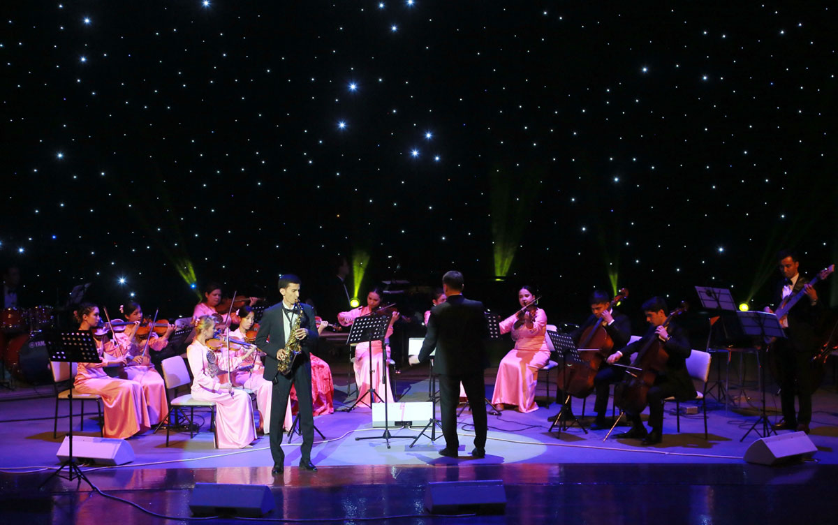 Tahyr Ataýewiň ýolbaşçylygyndaky orkestri: söýgi hakynda ýene bir gezek