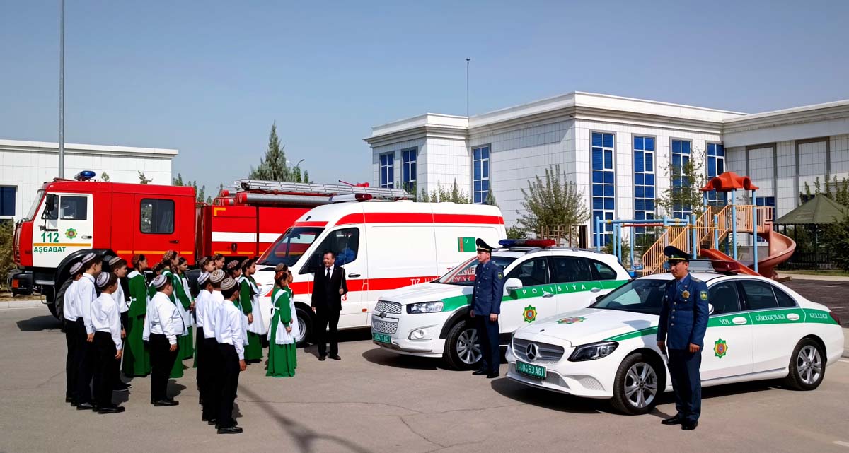 Ýol hereketiniň howpsuzlygy: Aşgabatda okuwçylar üçin amaly-tejribe okuwy guraldy