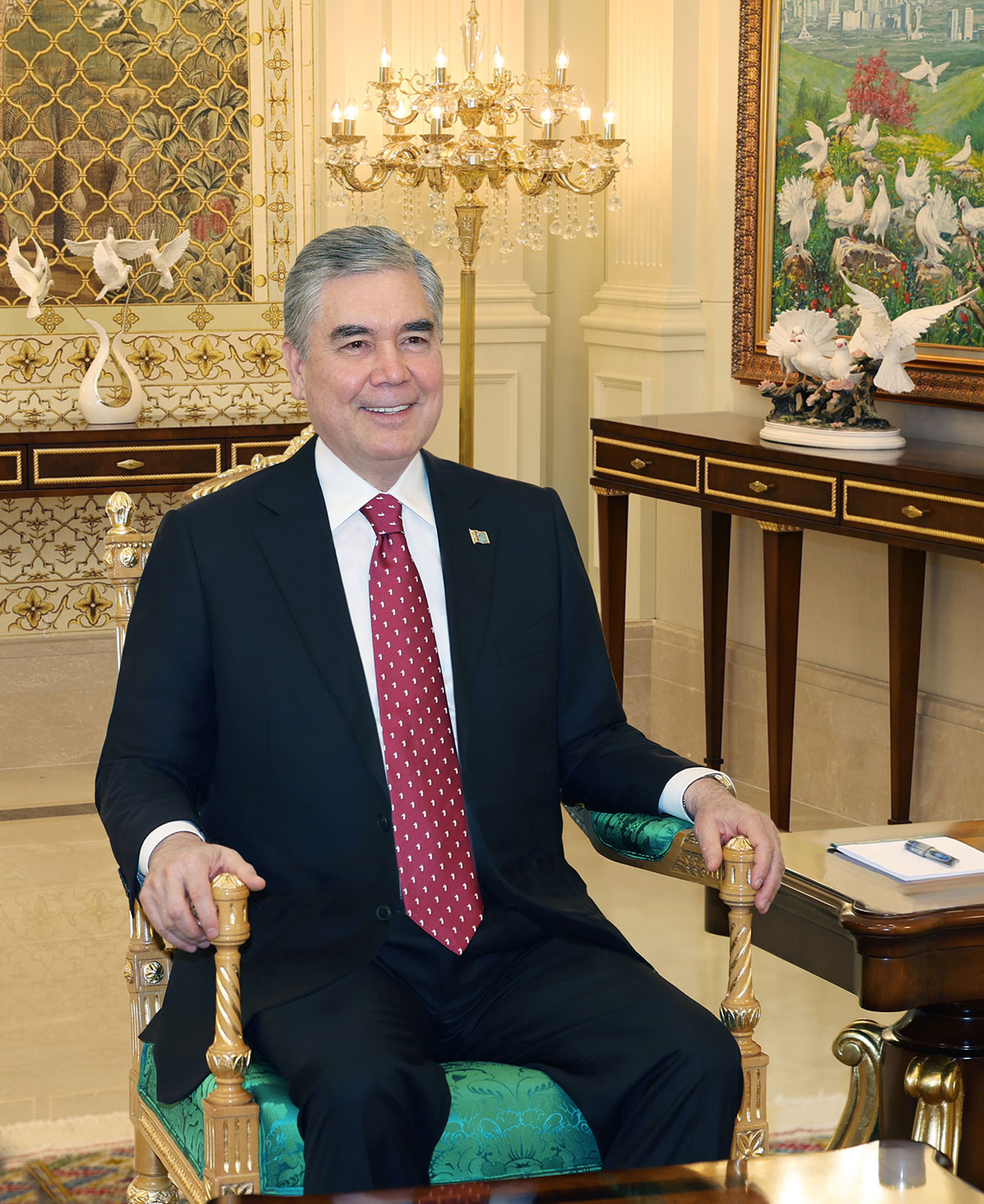 Türkmen halkynyň Milli Lideri, Türkmenistanyň Halk Maslahatynyň Başlygy Gahryman Arkadagymyz “Çalyk Holding” kompaniýalar toparynyň dolandyryjylar geňeşiniň başlygy bilen duşuşdy