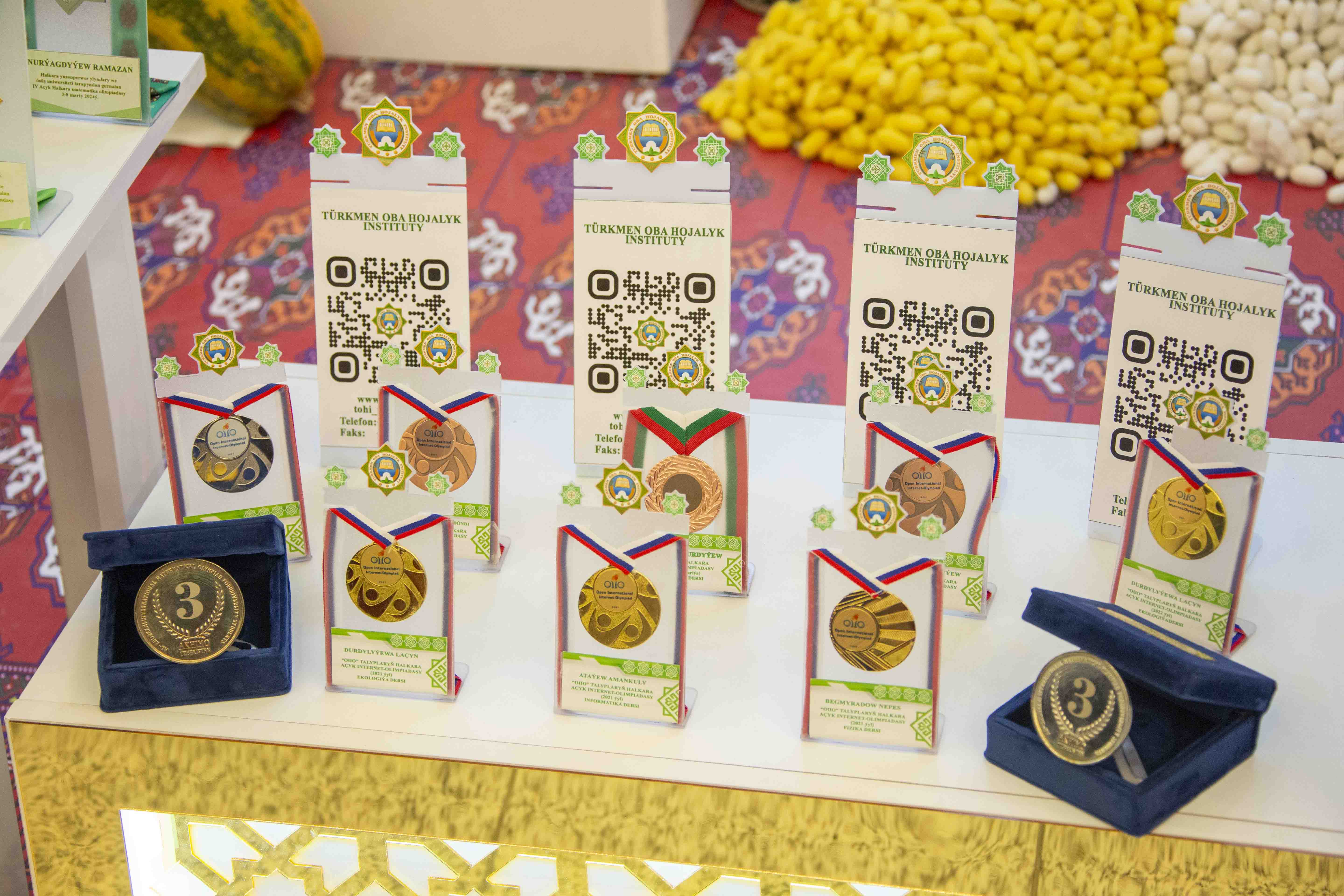 В Туркменистане широко отмечен День работников здравоохранения и медицинской промышленности