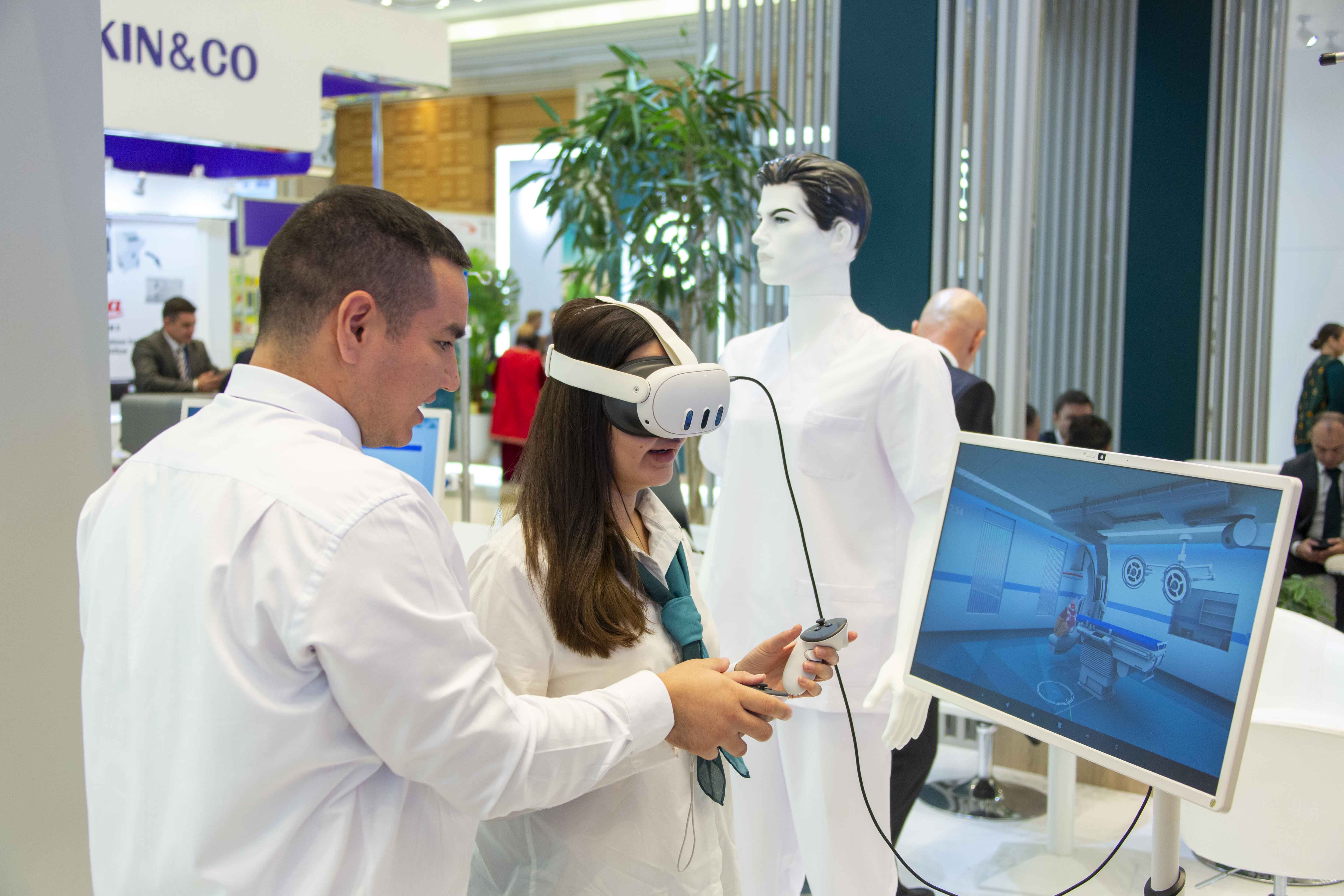 В Туркменистане широко отмечен День работников здравоохранения и медицинской промышленности