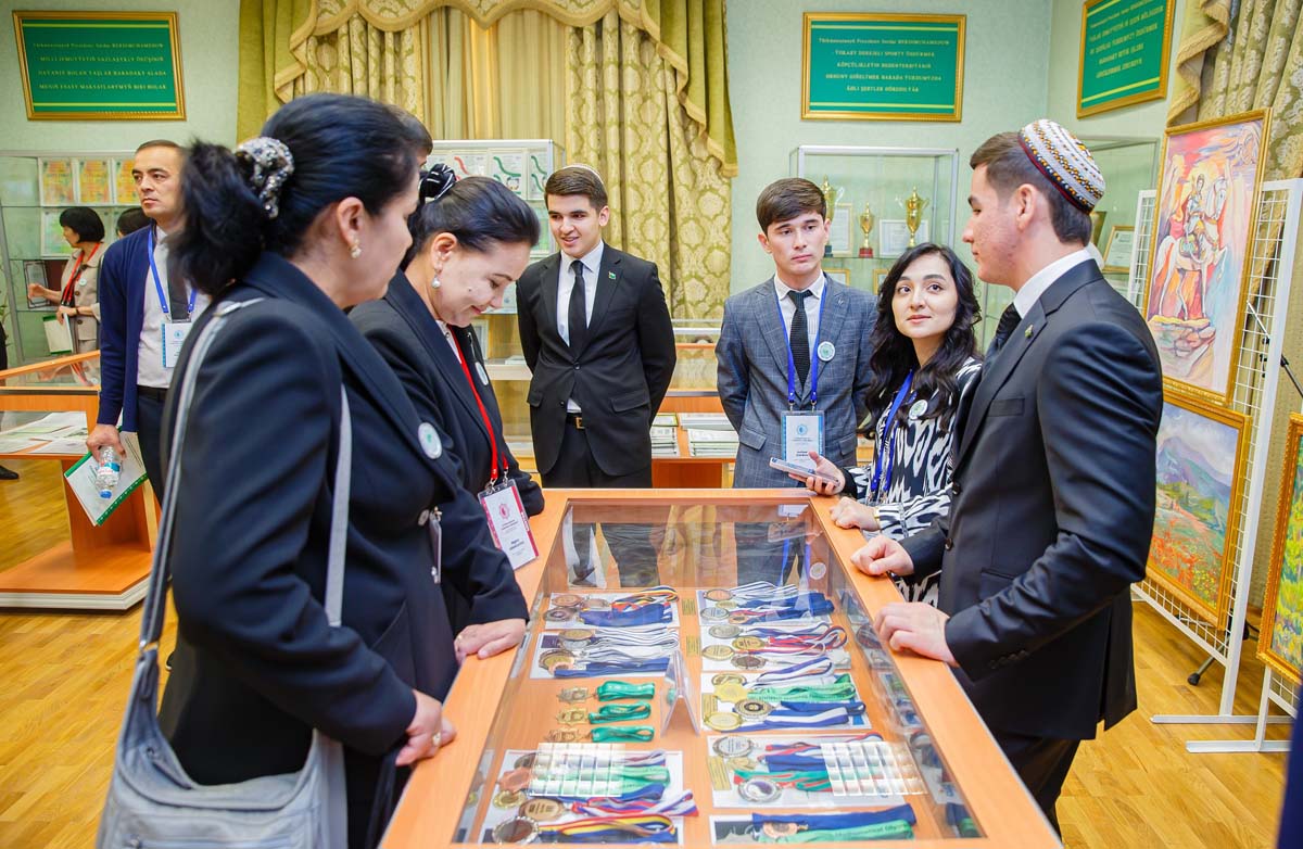 В Ашхабаде началась IV Международная олимпиада по химии среди студентов