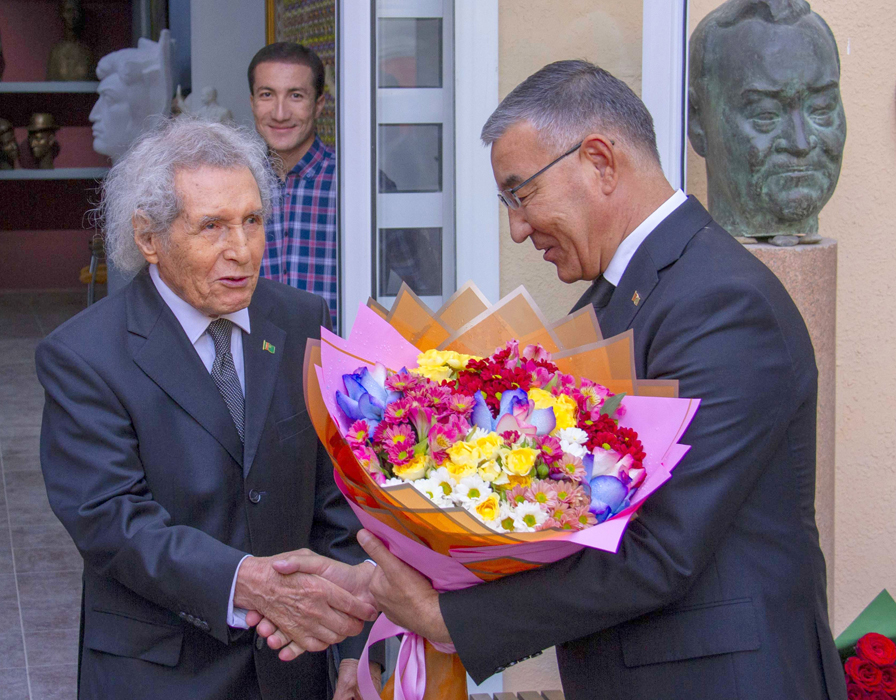 Галерея Бабасары Аннамурадова приняла первых посетителей