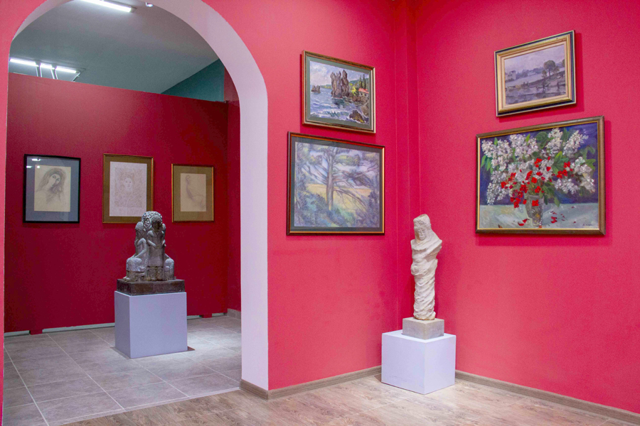 Галерея Бабасары Аннамурадова приняла первых посетителей