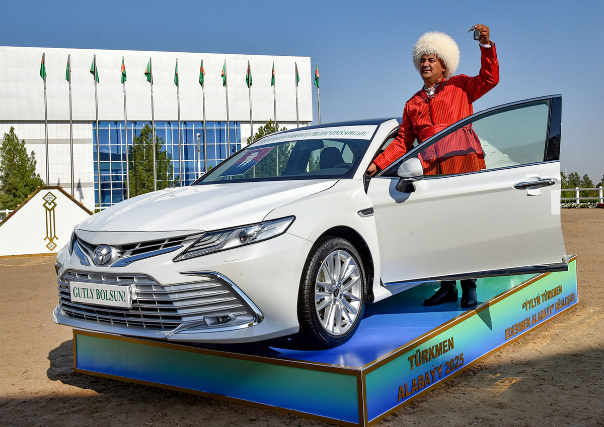 Ýurdumyzda Türkmen alabaýynyň baýramy bellenildi