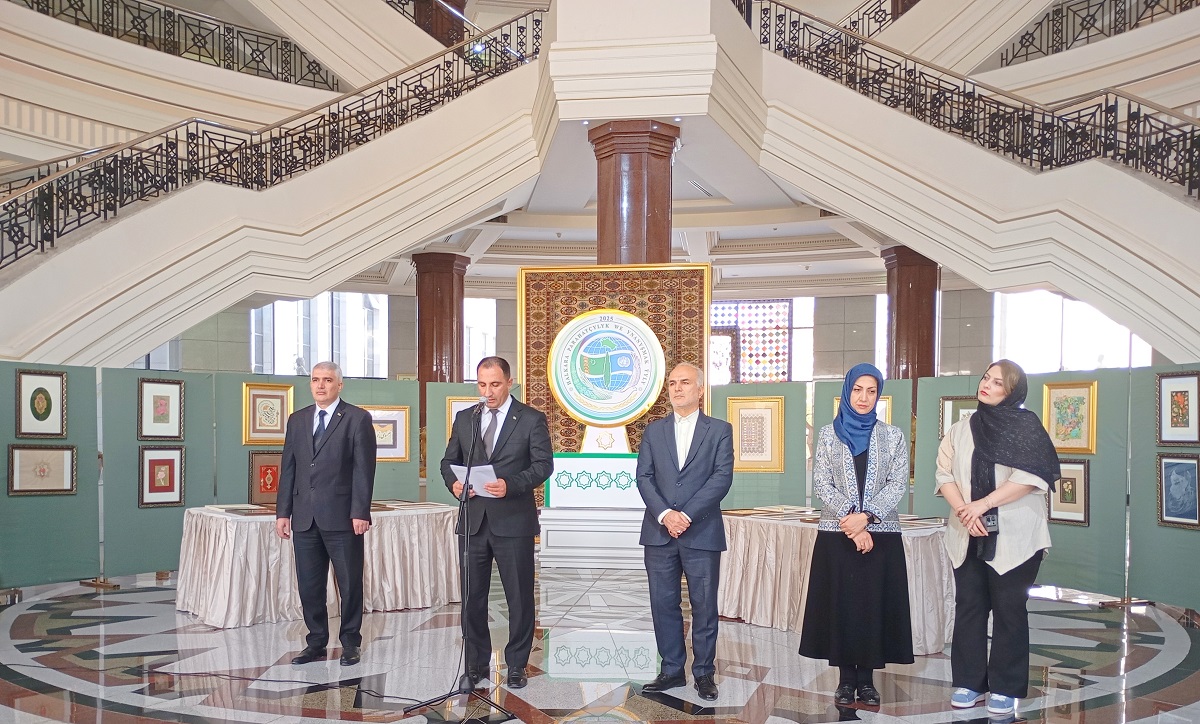 Master classes on Iranian miniature painting and gilding have started in Ashgabat