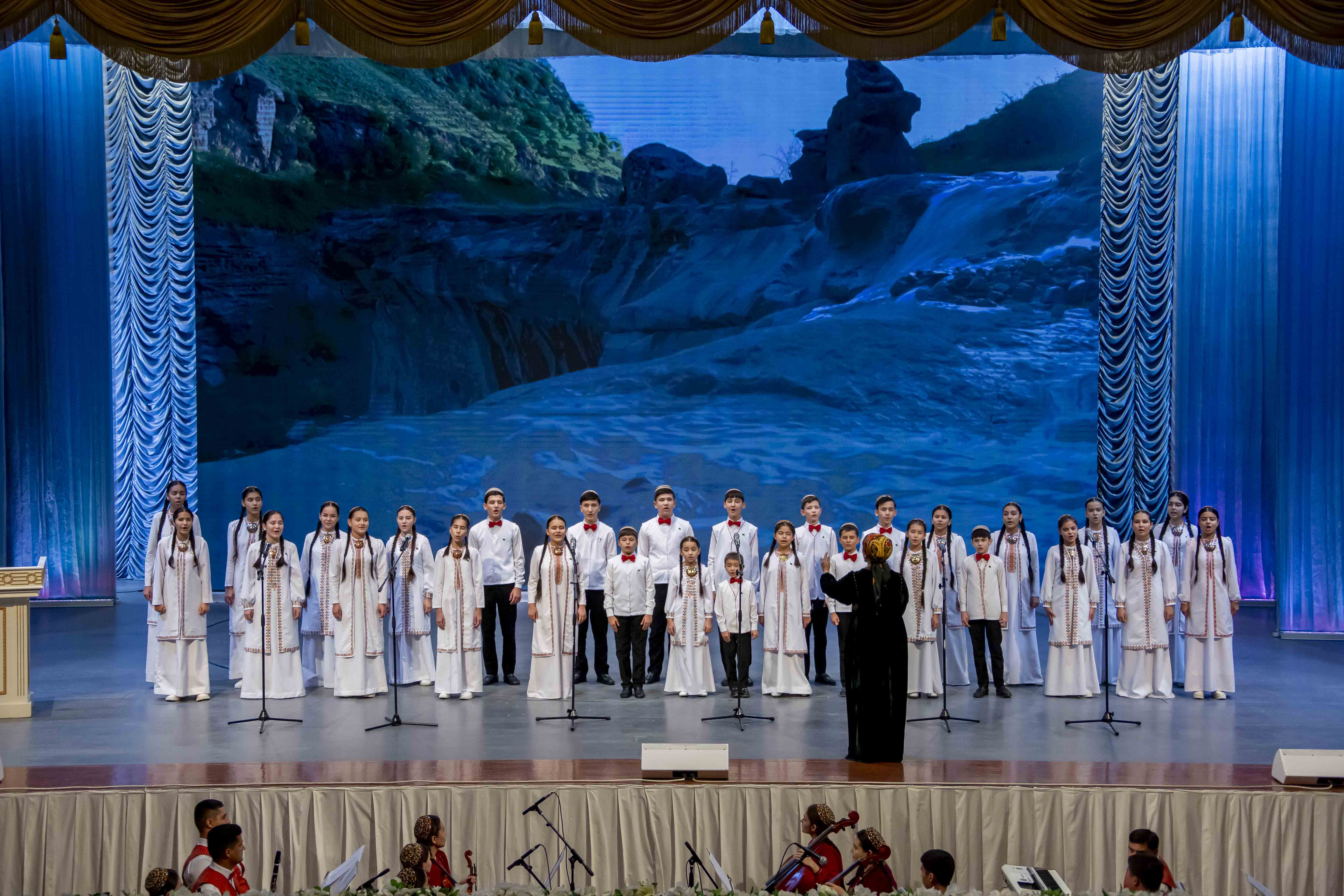 Şahyr Gurbannazar Ezizowa bagyşlanan döredijilik agşamy